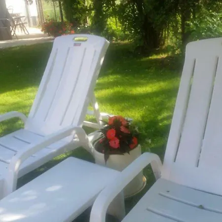 Mała Maggie Hostel *