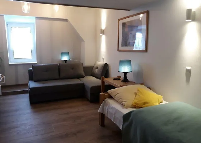 Mala Maggie بيت شباب