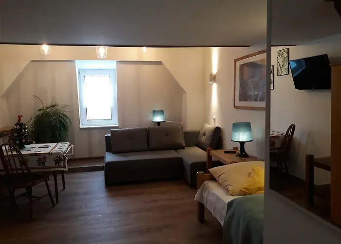 بيت شباب Mala Maggie *